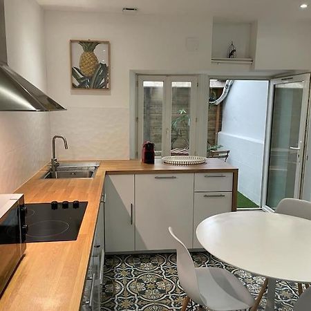 Appartement Cosy A Deux Pas De La Gare Laval  Kültér fotó