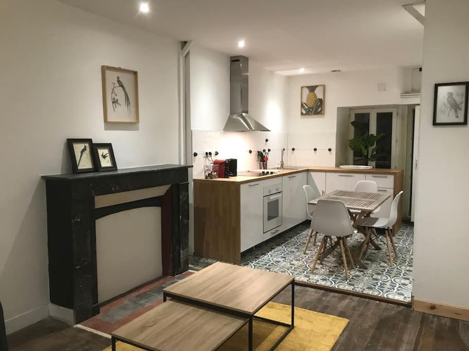 Appartement Cosy A Deux Pas De La Gare Laval  Kültér fotó