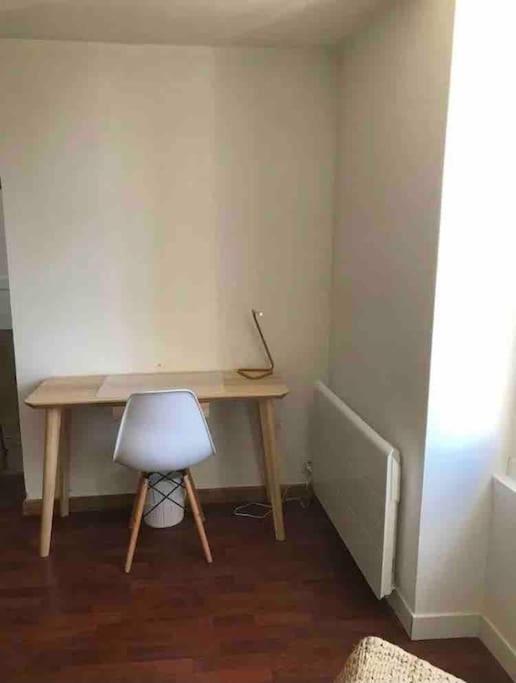 Appartement Cosy A Deux Pas De La Gare Laval  Kültér fotó