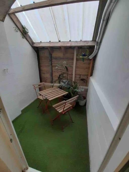 Appartement Cosy A Deux Pas De La Gare Laval  Kültér fotó