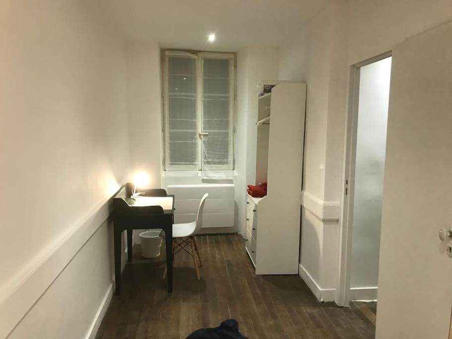 Appartement Cosy A Deux Pas De La Gare Laval  Kültér fotó