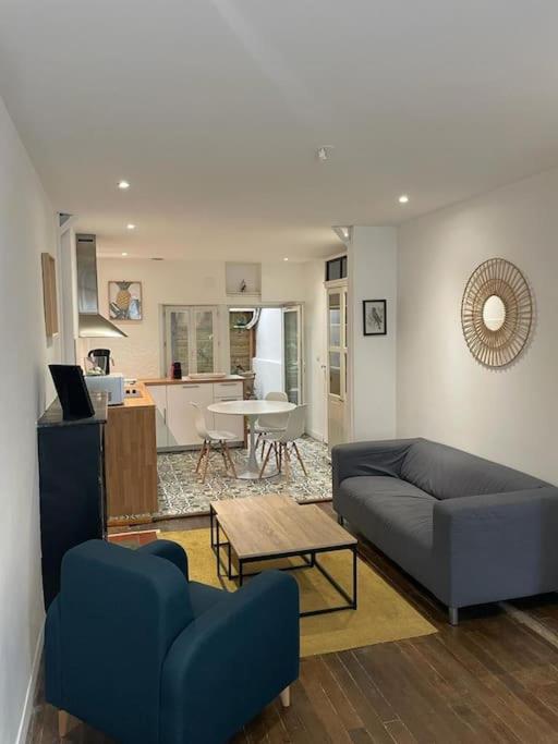 Appartement Cosy A Deux Pas De La Gare Laval  Kültér fotó