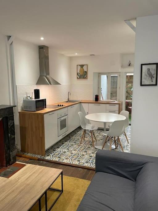 Appartement Cosy A Deux Pas De La Gare Laval  Kültér fotó