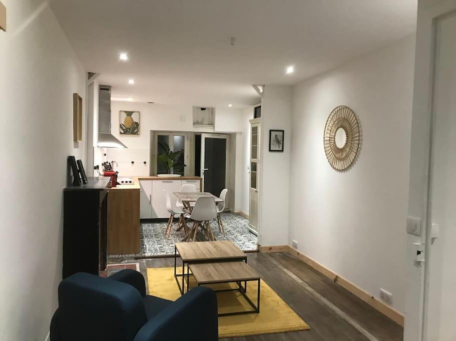 Appartement Cosy A Deux Pas De La Gare Laval  Kültér fotó